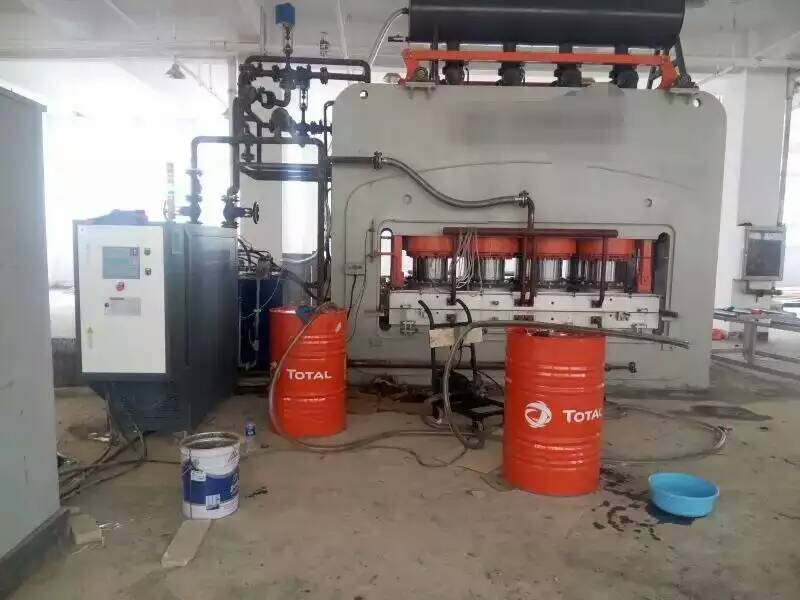 三聚氰胺貼面熱壓機(jī)控溫專(zhuān)用油溫機(jī) 三聚氰胺貼面熱壓機(jī)控溫專(zhuān)用油溫機(jī)